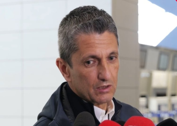 Răzvan Lucescu, în lacrimi pe aeroport: Staţi cât mai mult de vorbă cu părinţii voştri