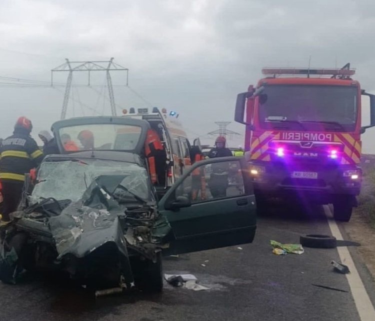 Accident rutier pe DN22, între Săcele şi Gura Dobrogei. Două persoane şi-au pierdut viaţa
