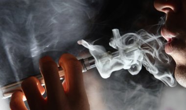 Țigările electronice și dispozitivele de vapat, interzise în spațiile publice închise