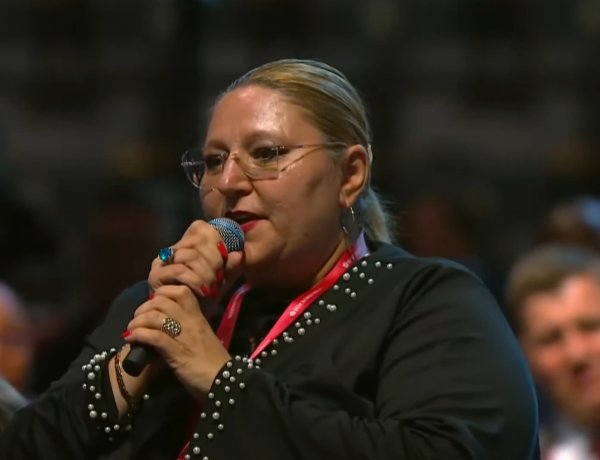 Şoșoacă a vorbit cu Putin, la Sankt Petersburg: Românii nu vă urăsc. Românii vor pace cu Rusia. Nu vrem să ajutăm Ucraina