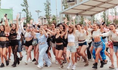 BEACH, PLEASE! 2026 a deschis oficial NIBIRU în fața a 90.000 de oameni