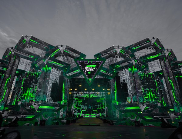 BEACH, PLEASE! continuă în forţă: Ziua 1 a adus show-uri spectaculoase și o energie care a ținut festivalul viu până târziu în noapte