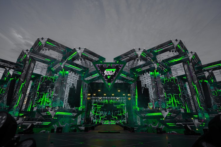 BEACH, PLEASE! continuă în forţă: Ziua 1 a adus show-uri spectaculoase și o energie care a ținut festivalul viu până târziu în noapte