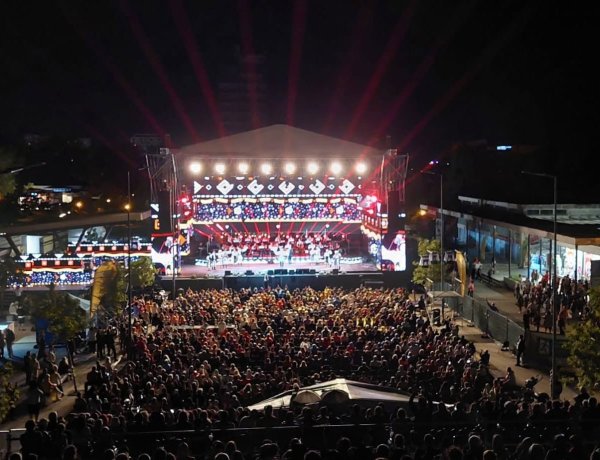 Timp de trei seri, Piațeta Perla din Mamaia devine scena unei adevărate sărbători a folclorului românesc
