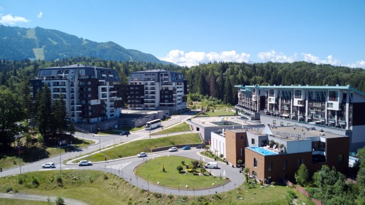 De la profit la supraviețuire: hotelierii de la munte resimt scăderea bugetelor de vacanță