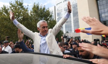 Călin Georgescu, plasat sub control judiciar: Lumea e mică, Dumnezeu e mare! Bucurați-vă pururea, rugați-vă neîncetat!