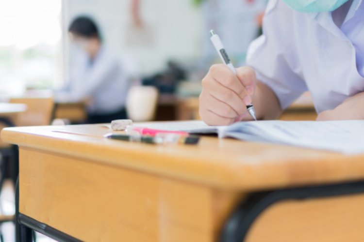 Guvernul a decis câți bani vor primi elevii ce au obținut media 10 la Bacalaureat și la Evaluarea Națională
