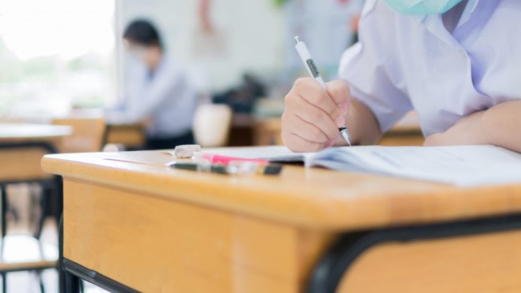 Guvernul a decis câți bani vor primi elevii ce au obținut media 10 la Bacalaureat și la Evaluarea Națională