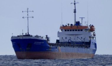 O navă a cerut ajutor după ce a fost lovită de o dronă. Un marinar a murit, alți trei sunt dați dispăruți